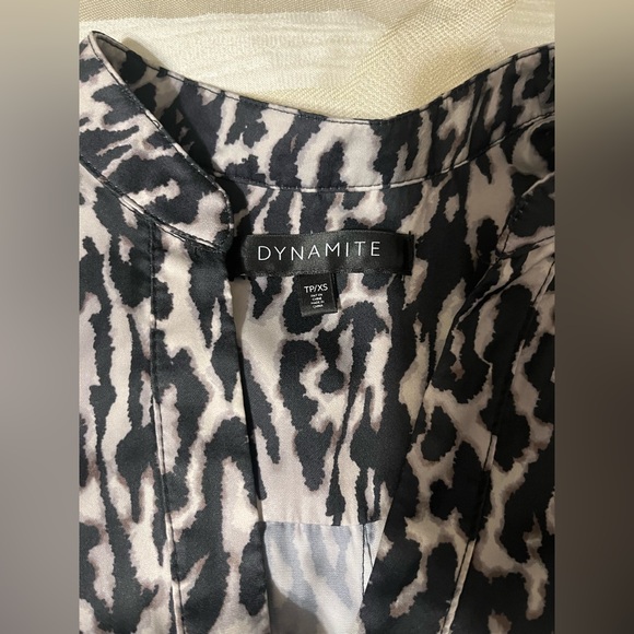 DYNAMITE Animal/Leopard Print Dress with front Pockets - Size XS. - Picture 4 of 5